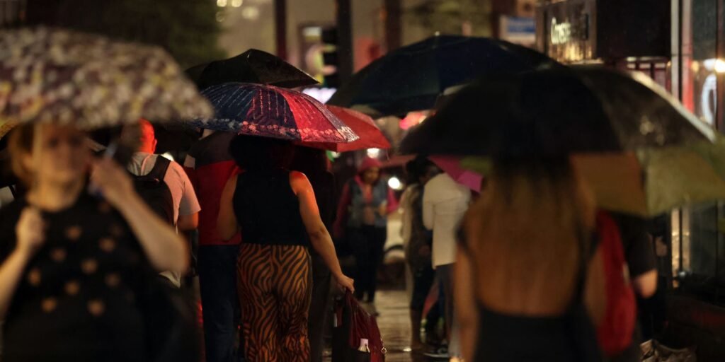 inmet-emite-alerta-laranja-para-chuva-e-vento-forte-em-sp,-rj-e-es