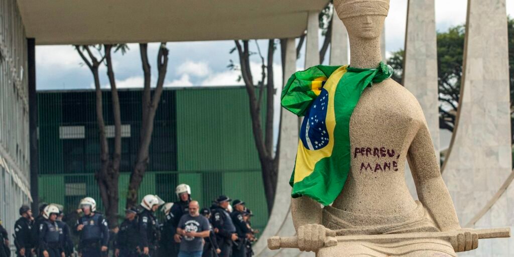 stf-julgara-no-dia-25-de-abril-mulher-que-pichou-estatua-a-justica