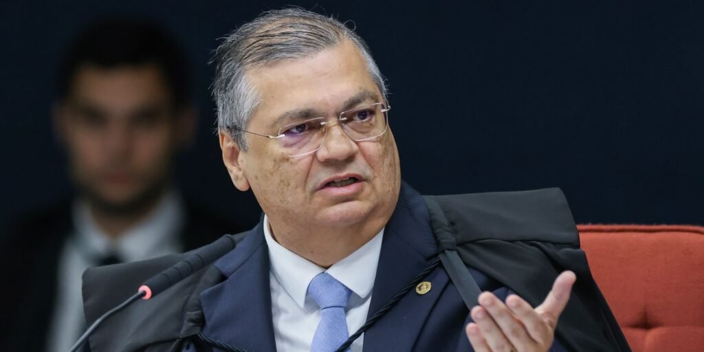 dino-da-cinco-dias-uteis-para-sostenes-esclarecer-fala-sobre-emendas