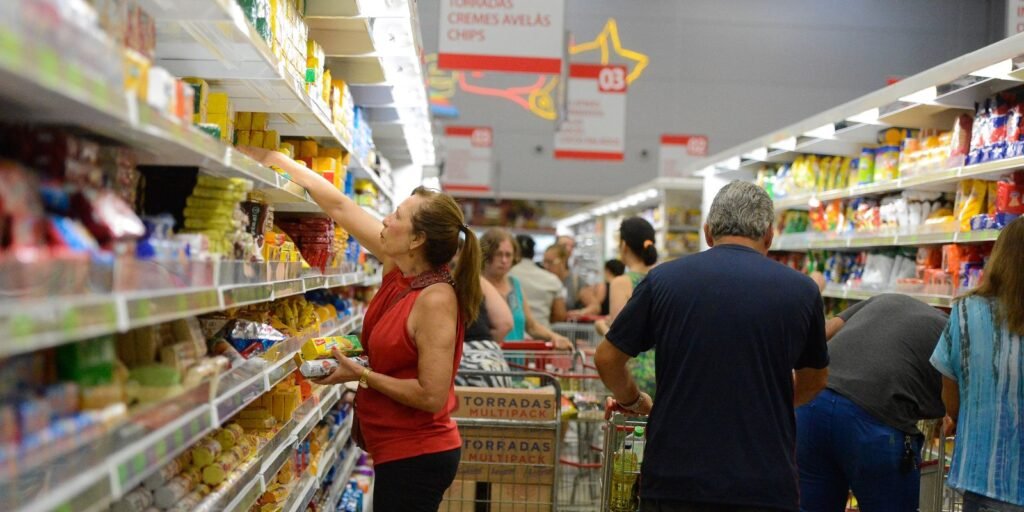 mercado-espera-ultima-alta-da-selic-em-2025:-14,75%-ao-ano