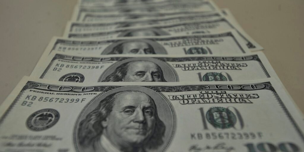 dolar-sobe-para-r$-5,68-com-dados-fortes-da-economia-dos-eua