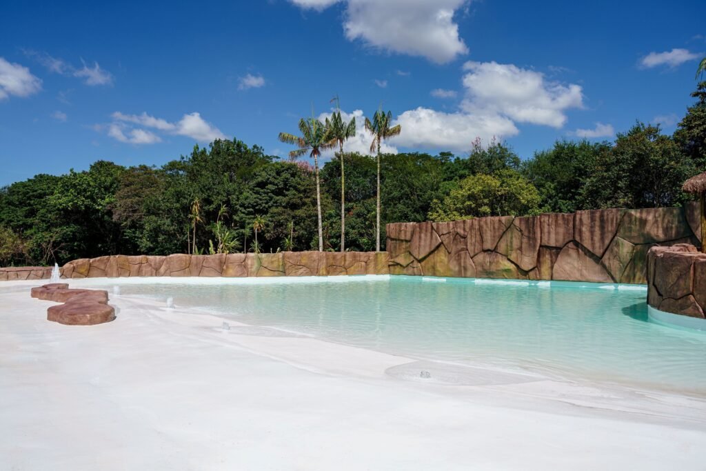 resort-no-interior-de-sao-paulo-abre-praia-artificial-com-piscina-de-ondas