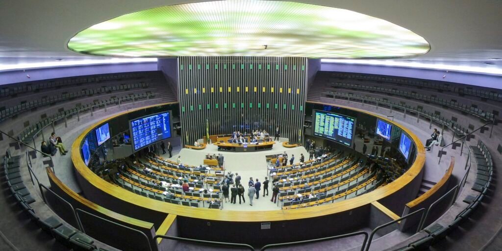 especialistas-veem-manobra-juridica-em-decisao-da-camara-sobre-golpe