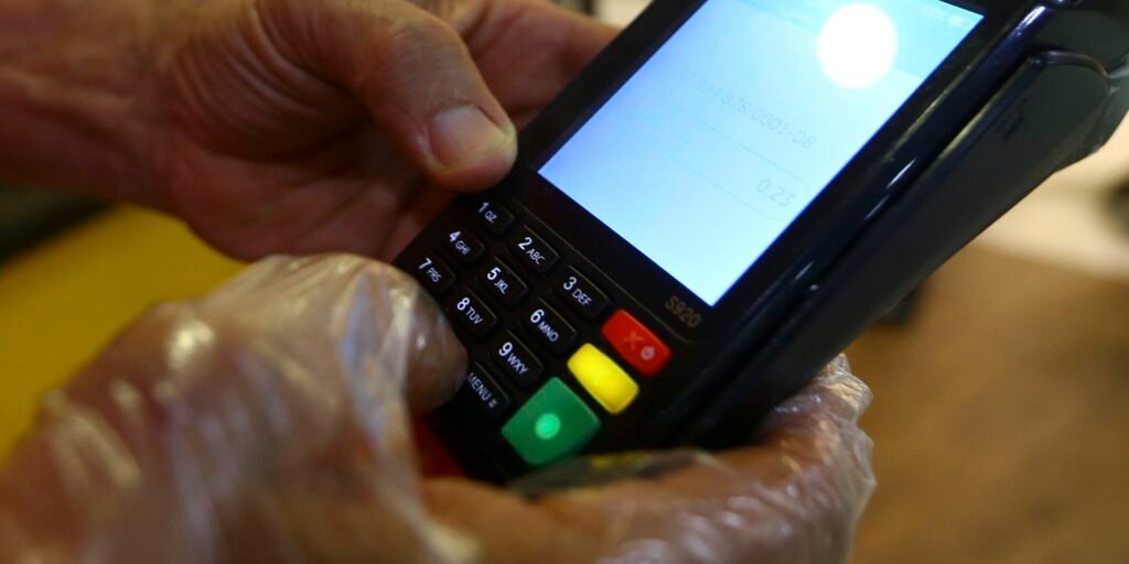 bc-limita-valores-entre-registradoras-de-recebiveis-de-cartoes