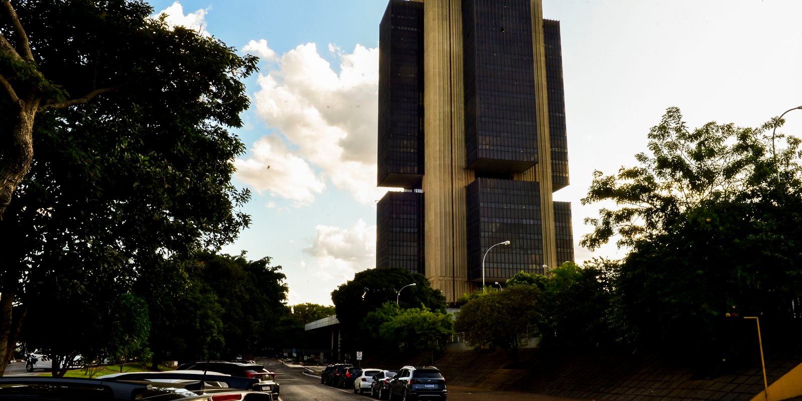banco-central-autoriza-financeiras-a-emitir-lci