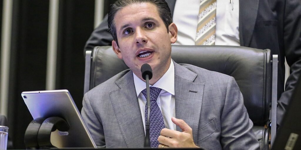 motta-diz-que-decisao-sobre-aumento-do-iof-sai-ainda-hoje