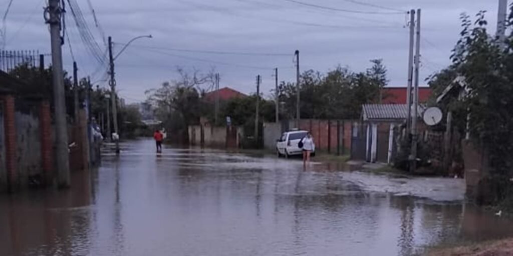 vulneravel-a-cheias,-ilha-de-porto-alegre-e-atingida-por-chuvas