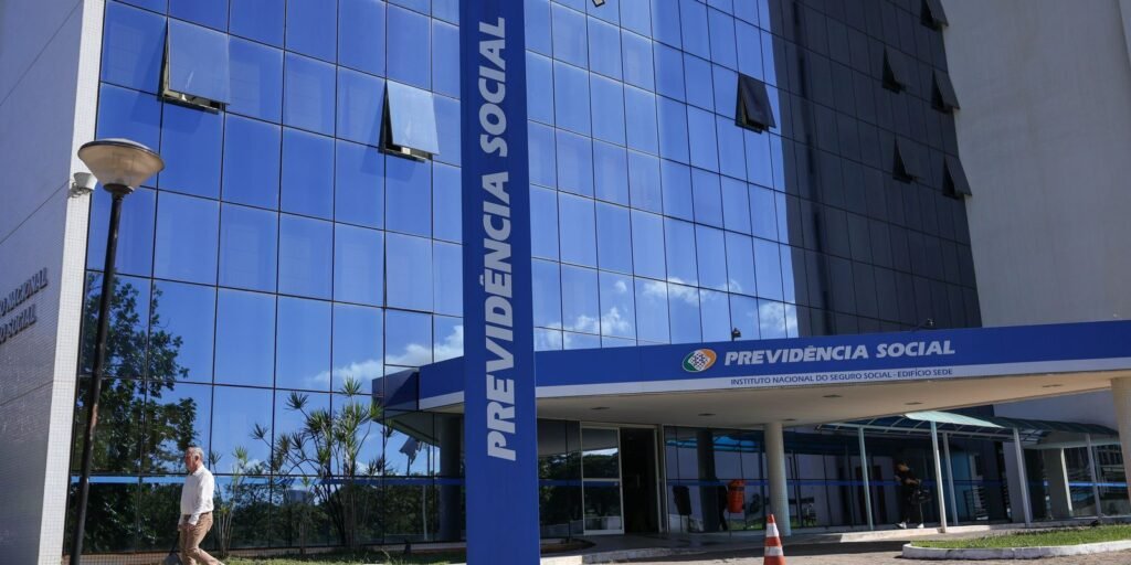 governo-autoriza-e-detalha-2.021-vagas-para-o-cnu-2025