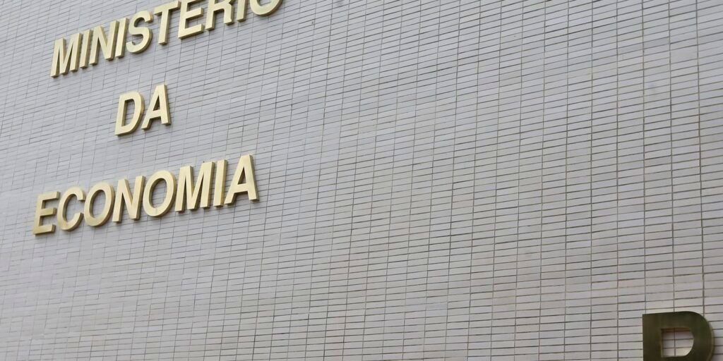 mp-alternativa-a-iof-preve-r$-4,28-bi-de-corte-de-gastos-em-2025