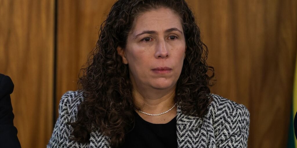 ministra-afirma-que-“cortar-na-carne”-e-tirar-de-servicos-a-populacao