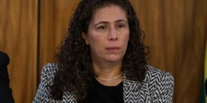 ministra-afirma-que-“cortar-na-carne”-e-tirar-de-servicos-a-populacao
