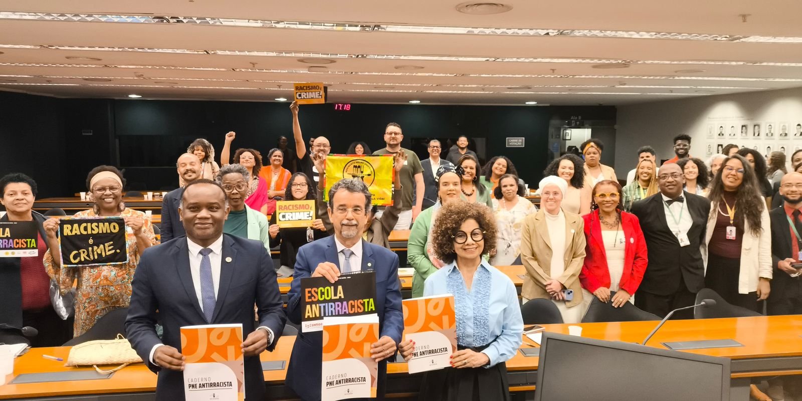 chega-ao-congresso-caderno-de-propostas-para-educacao-antirracista
