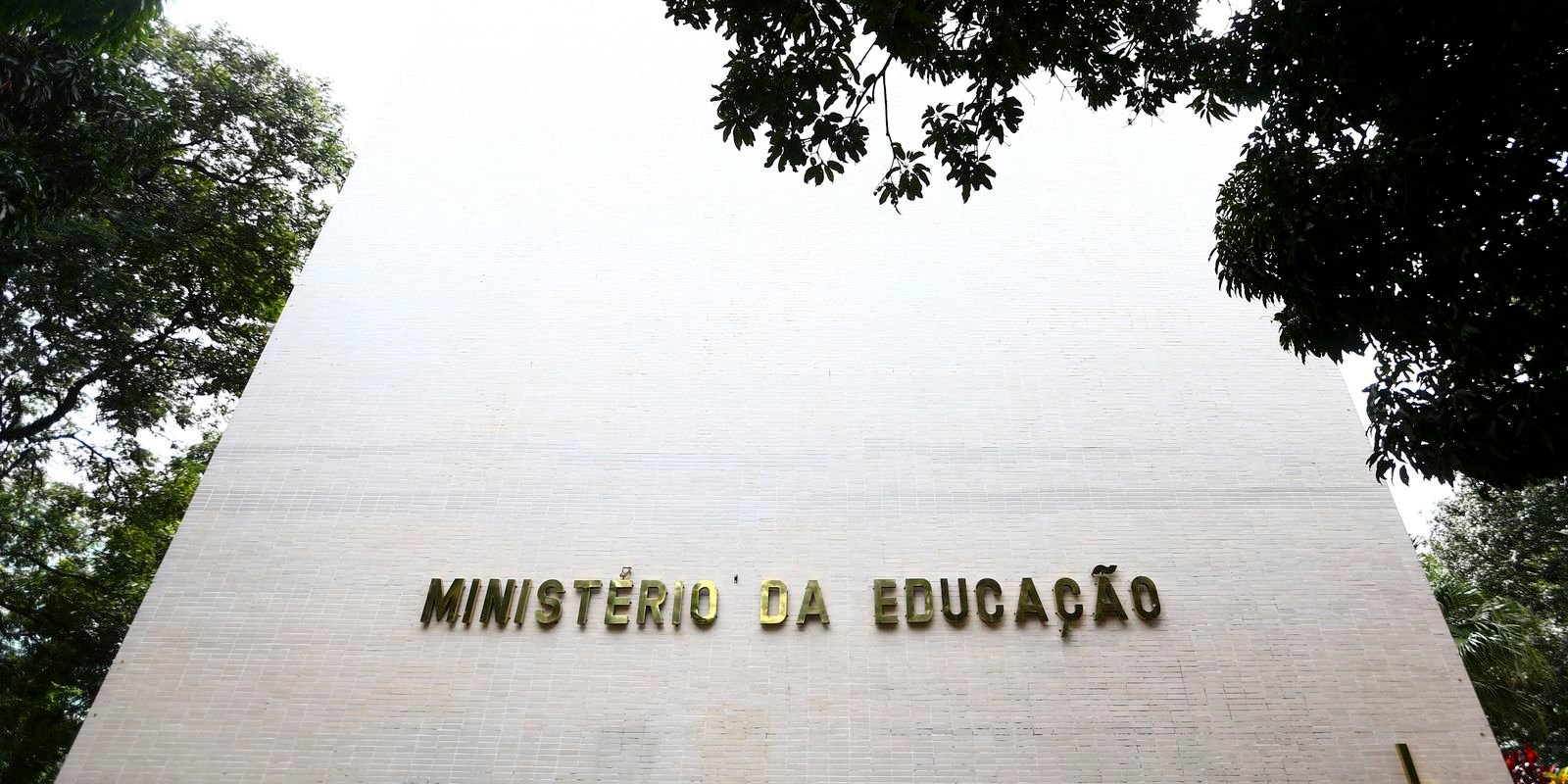mec-e-governo-estadual-anunciam-apoio-a-escola-que-sofreu-ataque-no-rs