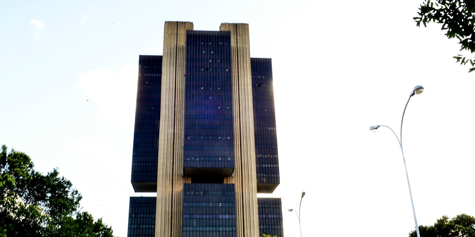 bc-so-publicara-nova-carta-em-abril,-caso-ipca-continue-acima-do-teto