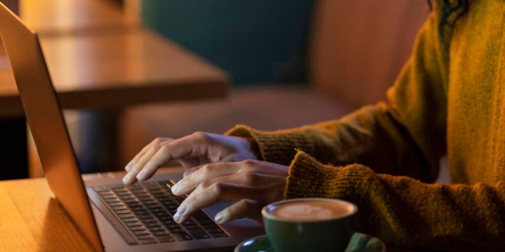 servicos-ja-respondem-por-57%-dos-empregos-formais-no-pais,-diz-cns