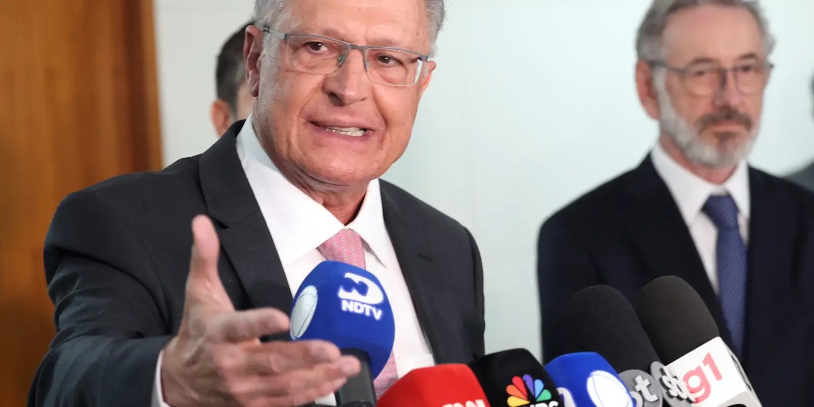 pix-e-modelo,-e-problema-real-esta-em-tarifas-dos-eua,-diz-alckmin