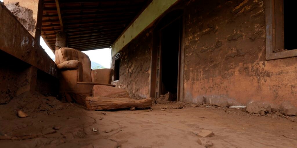 mariana:-justica-suspende-clausulas-de-contrato-firmado-em-londres