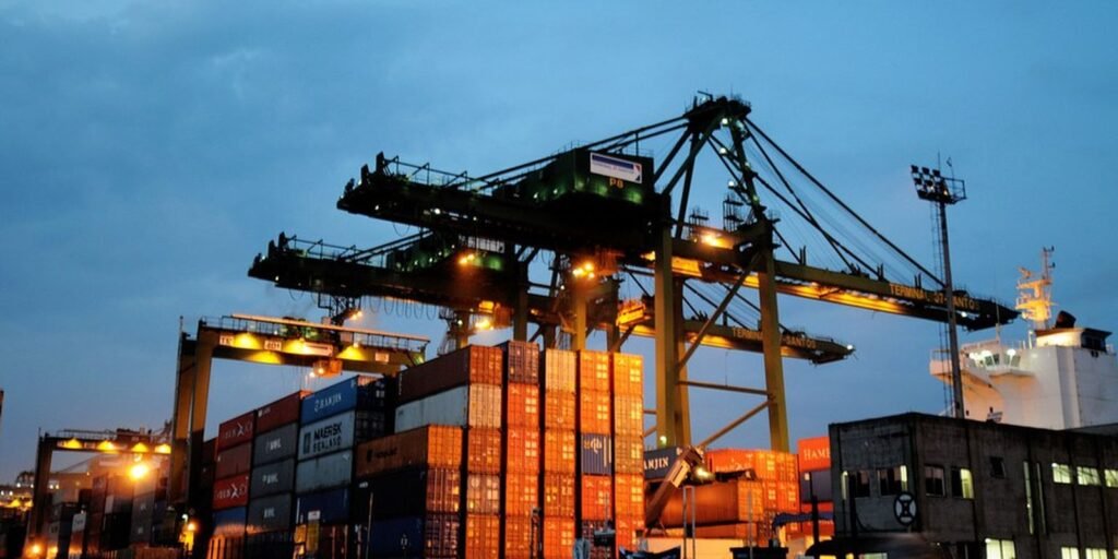 exportacoes,-emprego-e-investimentos-tendem-a-recuar-devido-a-tarifaco