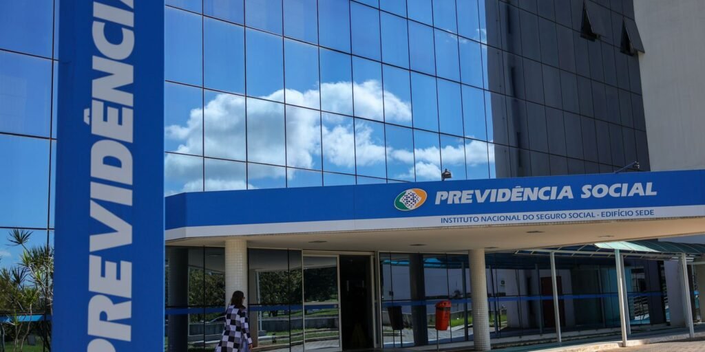 inss-suspende-contrato-com-a-crefisa