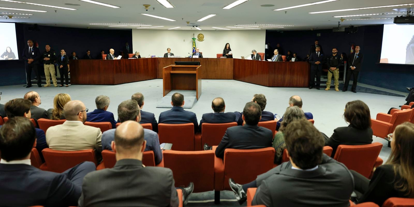 mais-de-3,3-mil-pessoas-querem-acompanhar-julgamento-de-bolsonaro