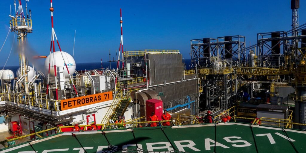 brasil-bate-pela-1a-vez-marca-de-5-milhoes-de-barris-de-petroleo-e-gas