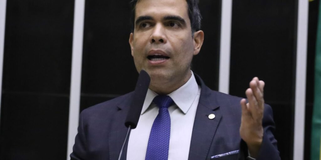 deputado-alvo-da-pf-diz-que-destinou-recursos-para cesta-basica 