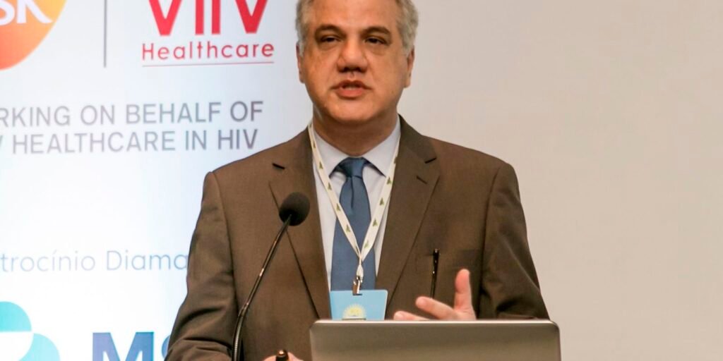 covid-19-nao-desapareceu-e-casos-continuam-ocorrendo,-alerta-medico