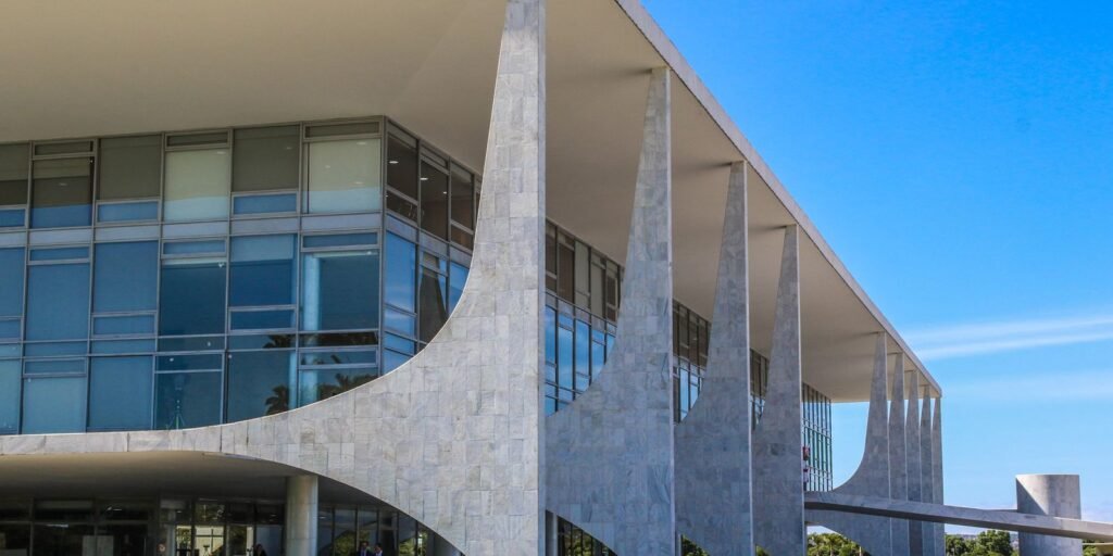 homem-tenta-subir-rampa-do-palacio-do-planalto-duas-vezes-na-madrugada