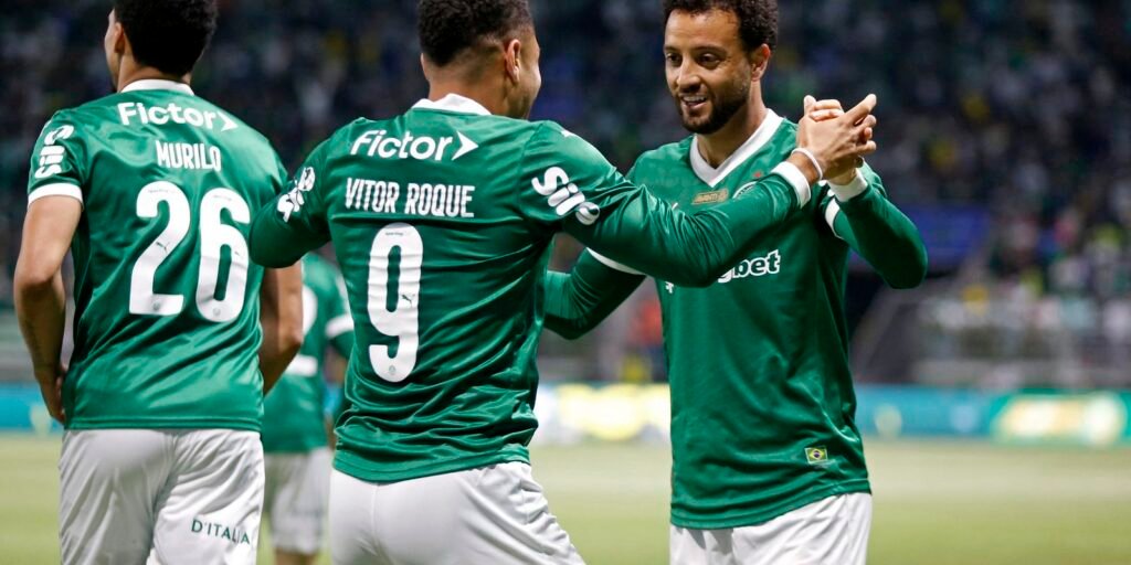 brasileiro:-palmeiras-joga-no-ritmo-de-vitor-roque-e-goleia-o-inter