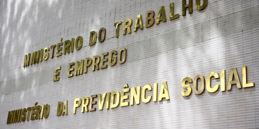 governo-notifica-patroes-sobre-atraso-do-fgts-de-empregadas-domesticas
