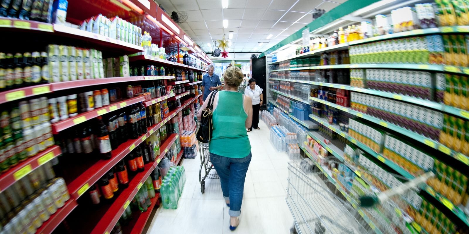 sp:-cesta-basica-tem-queda-puxada-por-melhora-no-valor-de-proteinas