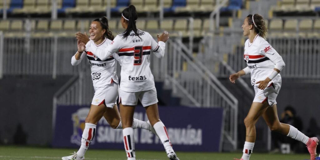 sao-paulo-vence-classico-e-avanca-na-copa-do-brasil-feminina