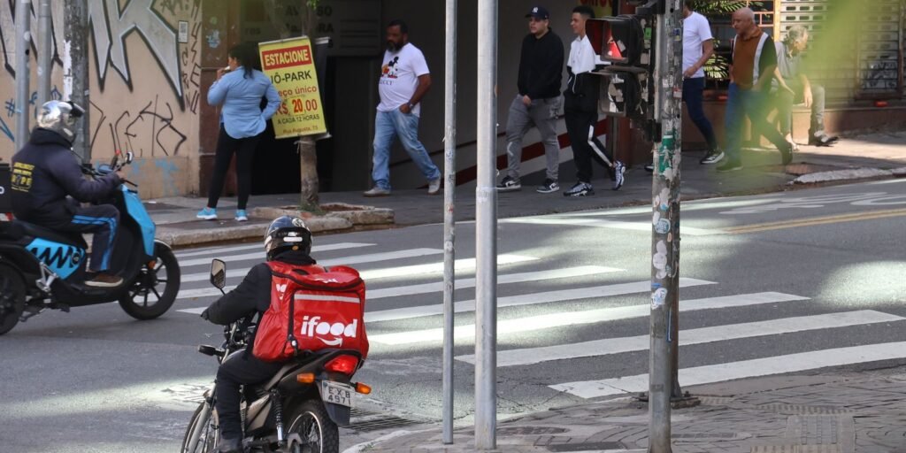fachin-marca-votacao-de-vinculo-entre-motoristas-e-apps-para-30-dias