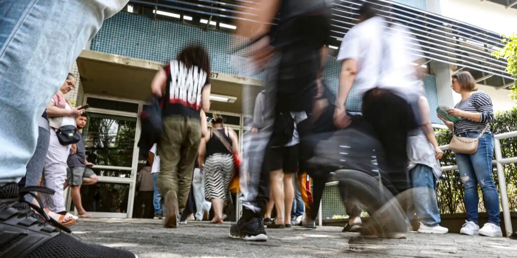 cnu-2025:-mais-de-760-mil-candidatos-fazem-as-provas-objetivas-hoje