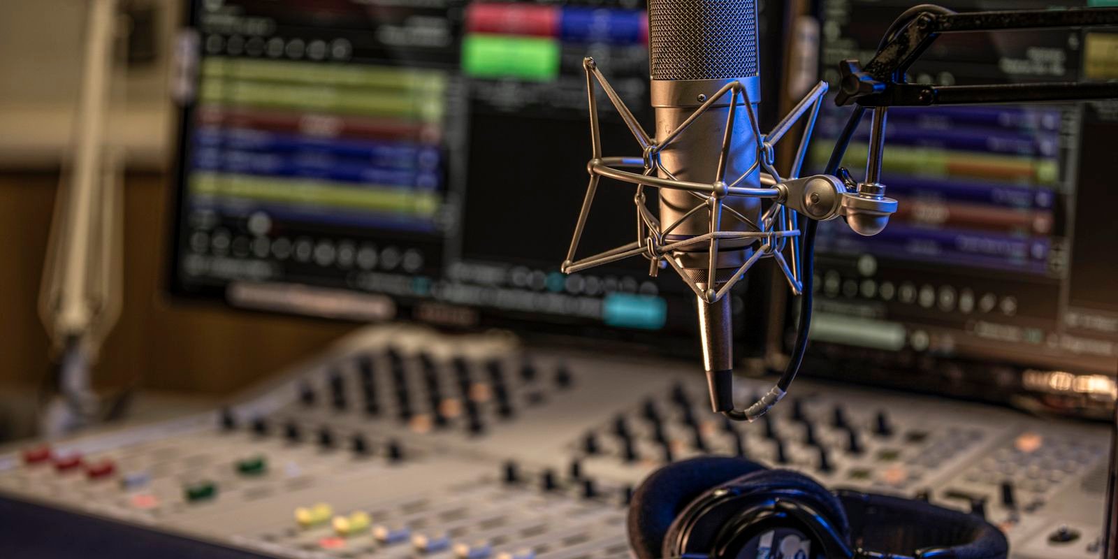 hoje-e-dia:-radioagencia-nacional,-mulheres-e-john-lennon-em-destaque