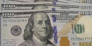dolar-dispara-para-r$-5,50-com-tensao-entre-eua-e-china