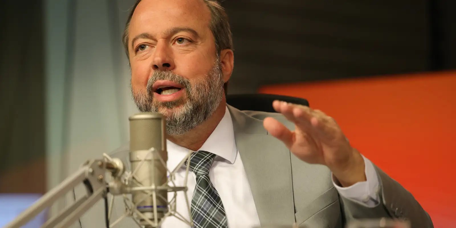 nao-foi-falta-de-energia,-mas-problema-tecnico,-diz-ministro-silveira