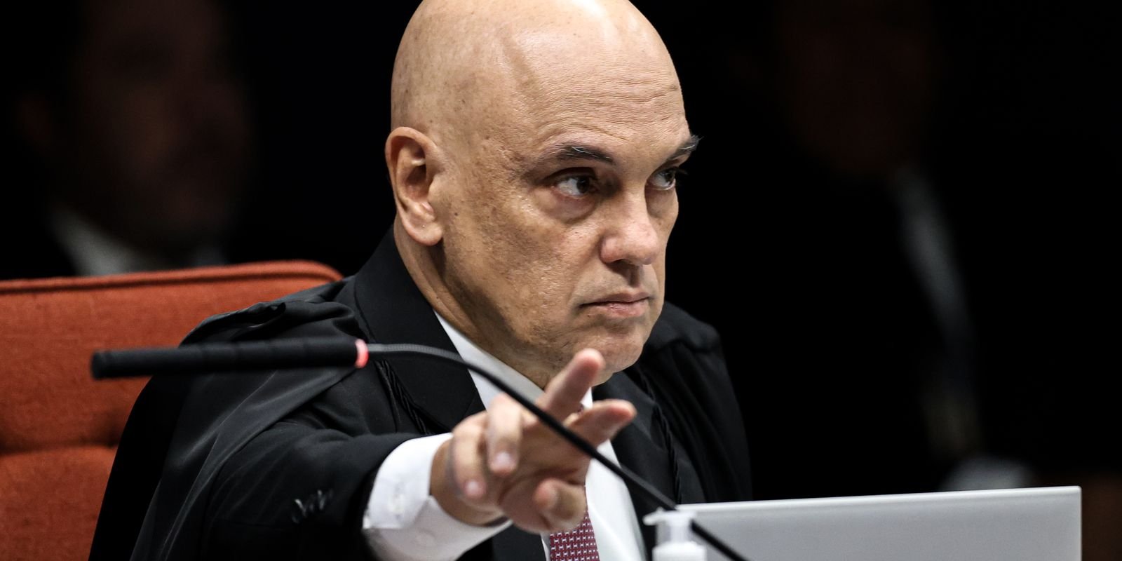 moraes-pede-que-defesa-de-collor-explique-desligamento-de-tornozeleira