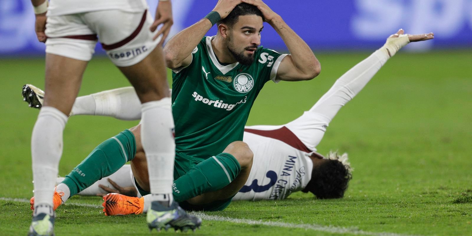 palmeiras-sente-altitude-de-quito,-joga-mal-e-perde-de-3-a-0-para-ldu