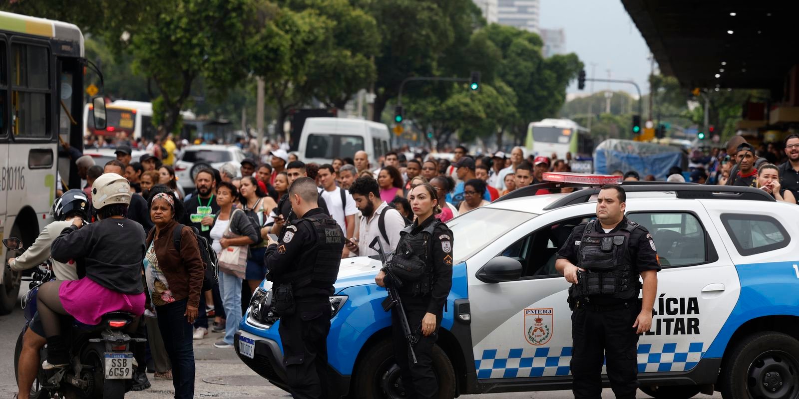 acao-no-rj-e-cortina-de-fumaca-e-expoe-populacao,-dizem-especialistas