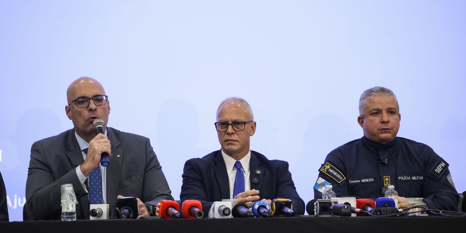 governo-do-rio-estima-119-mortes;-moradores-retiram-corpos-da-mata