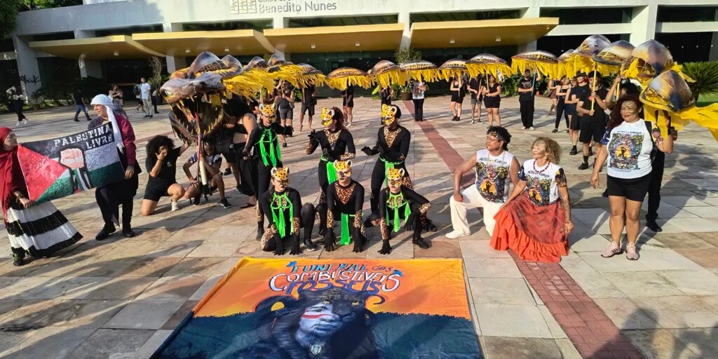 ato-na-ufpa-enterra-simbolicamente-combustiveis-fosseis