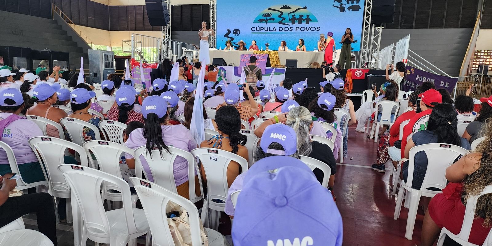 cop30:-cupula-dos-povos-debate-efeito-da-crise-climatica-para-a-mulher