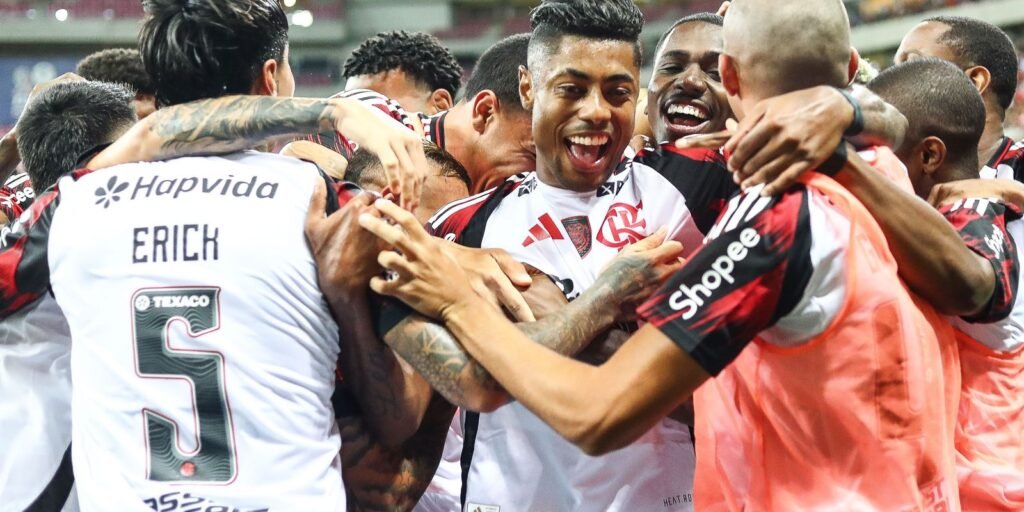 flamengo-goleia-sport-e-assume-lideranca-do-campeonato-brasileiro