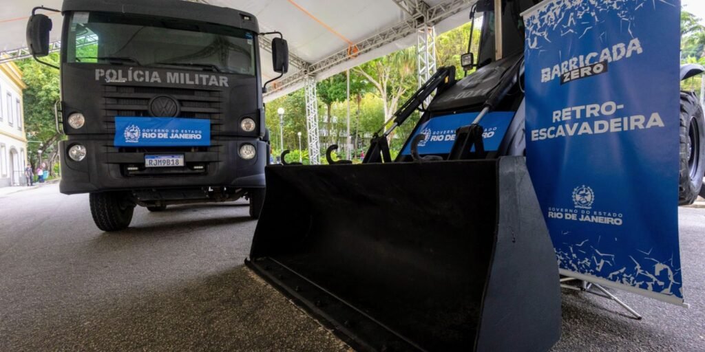 rio-de-janeiro-anuncia-operacao-para-retirar-barricadas-em-comunidades