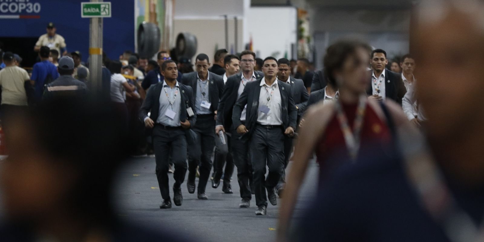 pessoas-gritando-“fire”-e-correria:-os-relatos-de-voluntarios-da-cop30