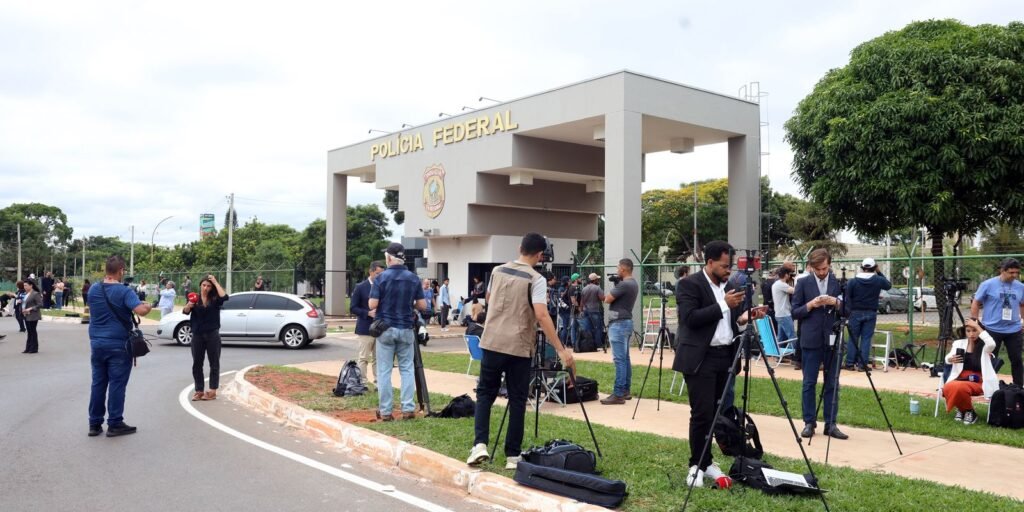 alexandre-de-moraes-autoriza-visita-de-michelle-a-jair-bolsonaro-na-pf
