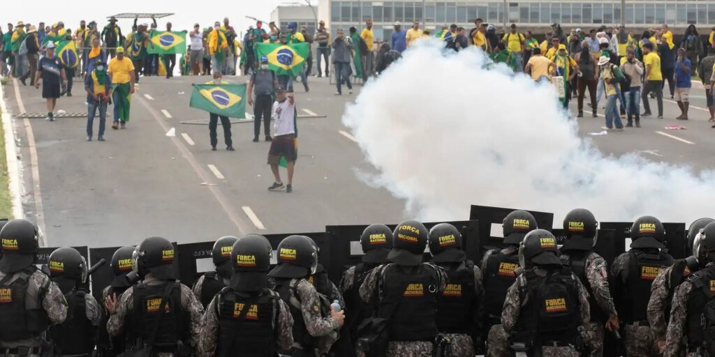 stf-forma-maioria-para-condenar-cinco-pms-do-df-a-16-anos-pelo-8/1 