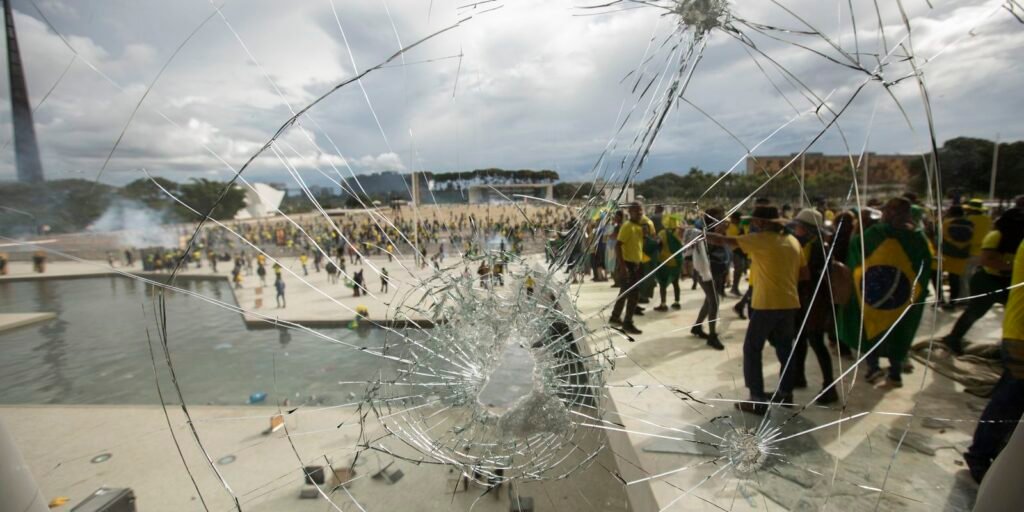 por-unanimidade,-stf-condena-5-pms-do-df-a-16-anos-de-prisao-pelo-8/1