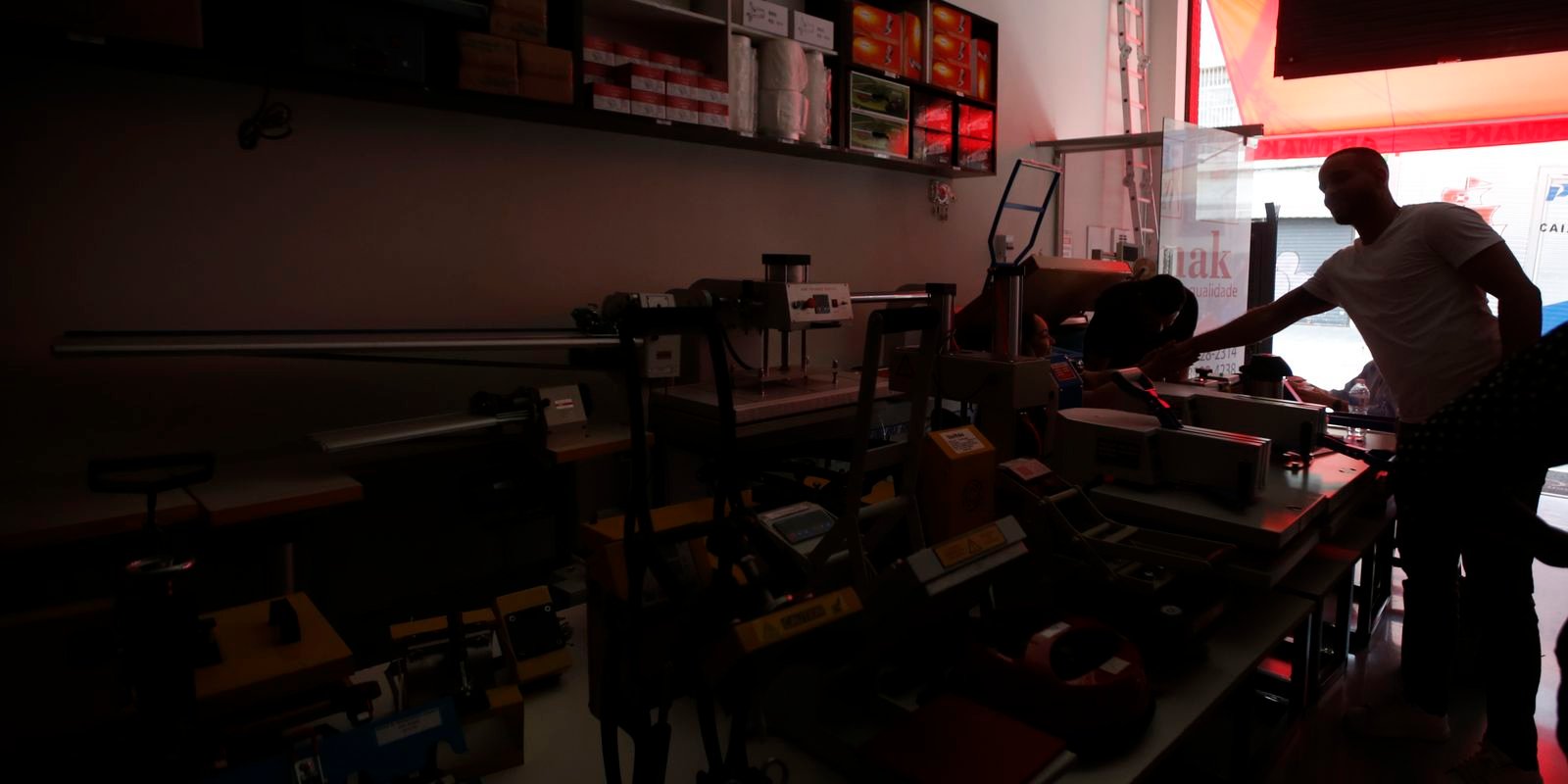 quatro-dias-apos-ventania,-sp-tem-mais-de-60-mil-clientes-sem-luz